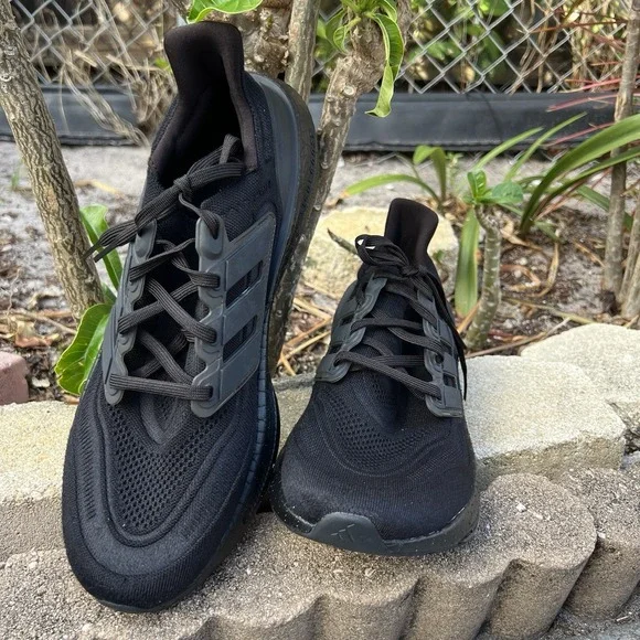 Adidas UltraBoost Light Running Shoes Mens Sz 11.5 Triple Black Training Sneaker - Picture 3 of 10